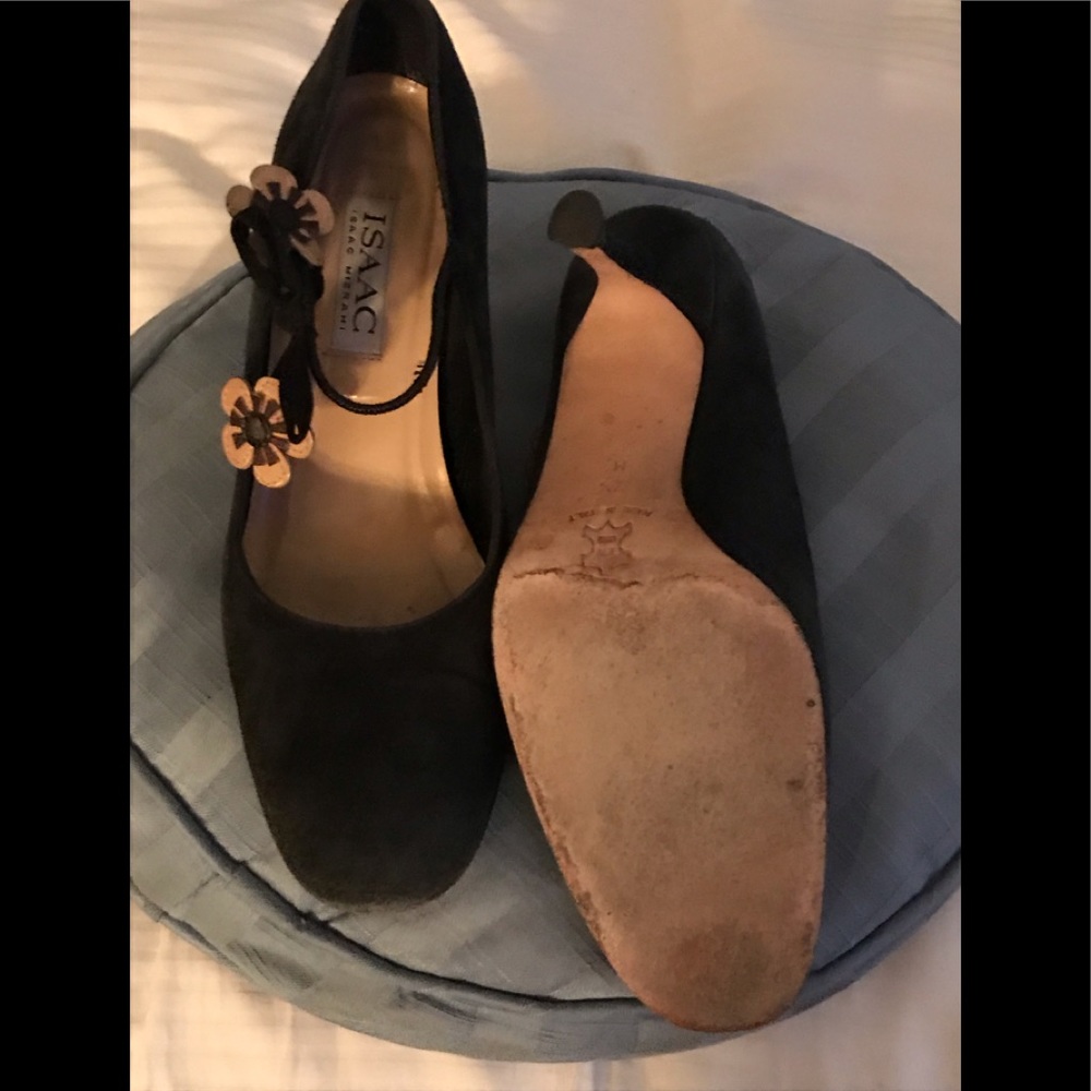 Isaac Mizrahi black suede square toe shoes w/band & cut out flowers. Tango-esque - Picture 3 of 3
